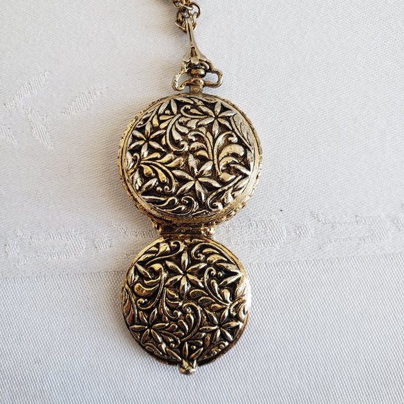 Vintage Locket Pendant. Gold & Silver antiqued tones. Statement necklace. - Picture 11 of 14